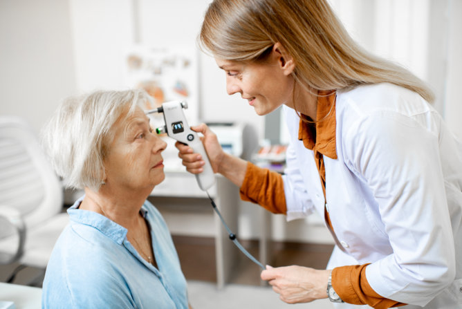 clear-vision-ahead-cataract-care-tips